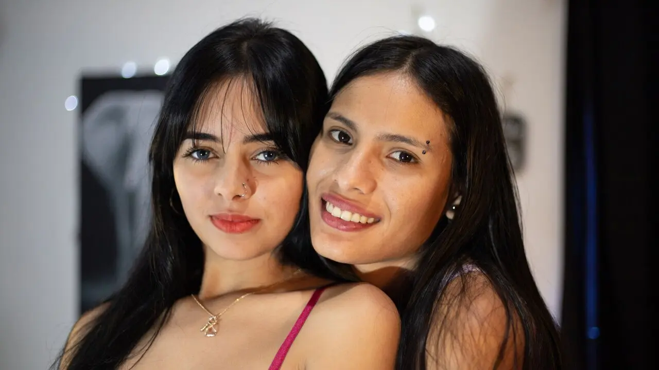 Free Live Sex Chat With KloeandSamantha