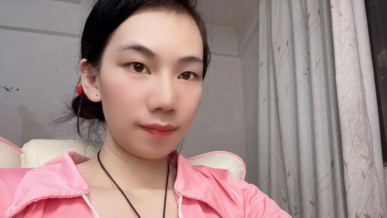 Free Live Sex Chat With LinLinLee