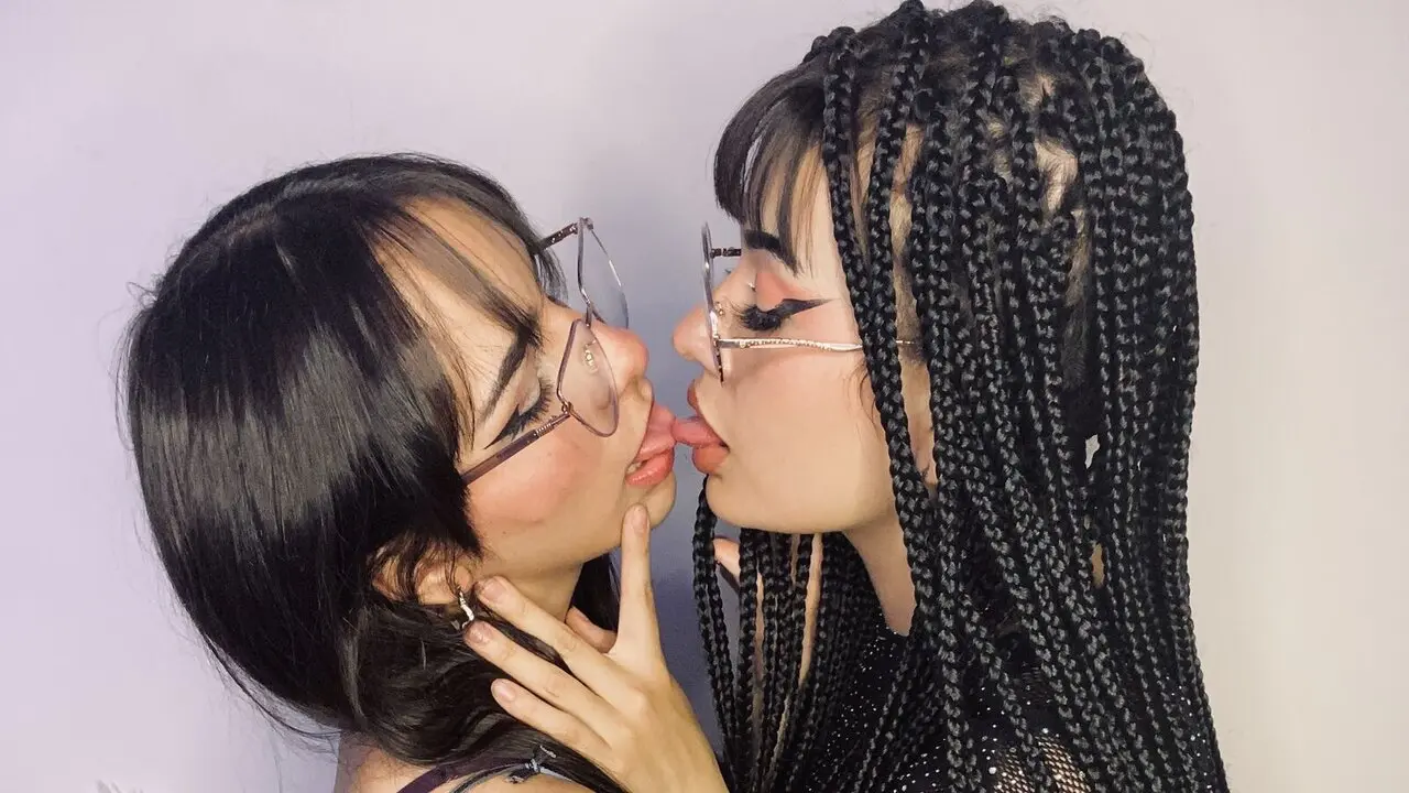 Free Live Sex Chat With LizzyAndCami