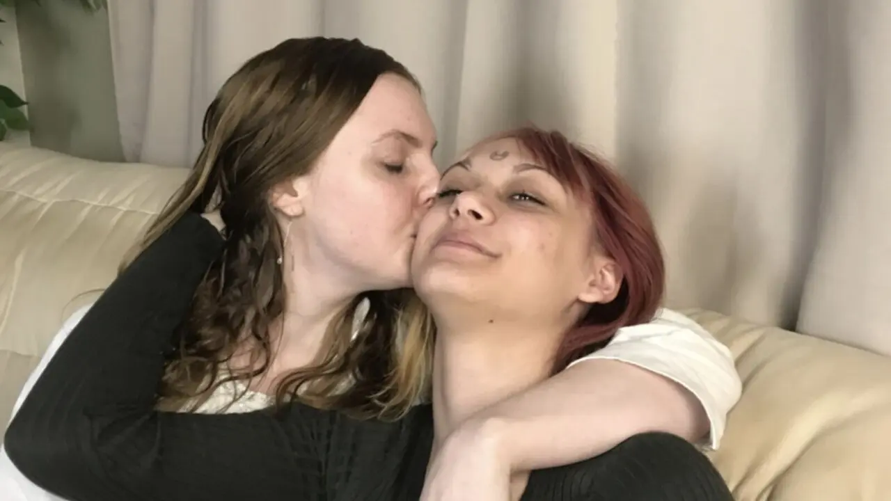 Free Live Sex Chat With LynetAndMayda