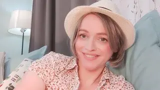 Free Live Sex Chat With MiaSouri