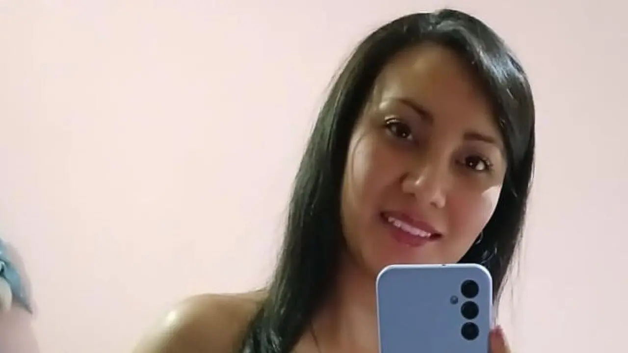 Free Live Sex Chat With SaraSwy